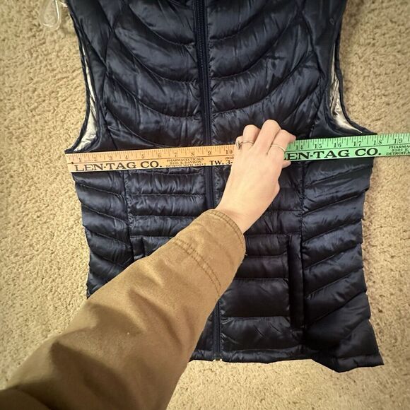 Bernardo Vest Women's Sz S Navy Metallic Goose Down Puffer Zip Athleisure Gorp - Picture 11 of 12